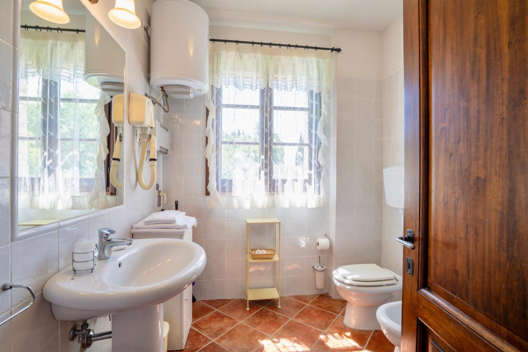 Casa Vacanze Con Piscina A San Gimignano Aparthotel Bagian luar foto