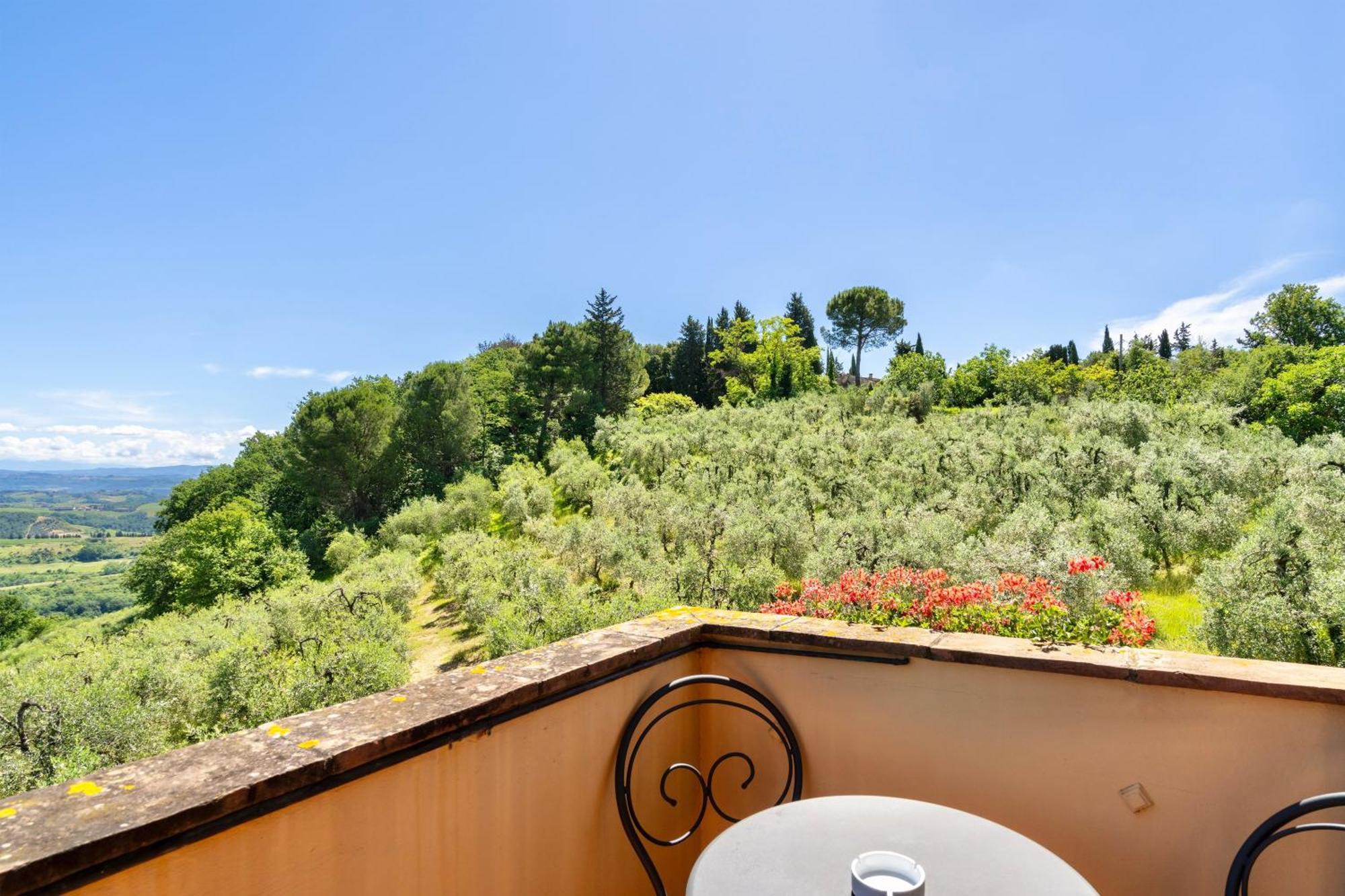 Casa Vacanze Con Piscina A San Gimignano Aparthotel Bagian luar foto